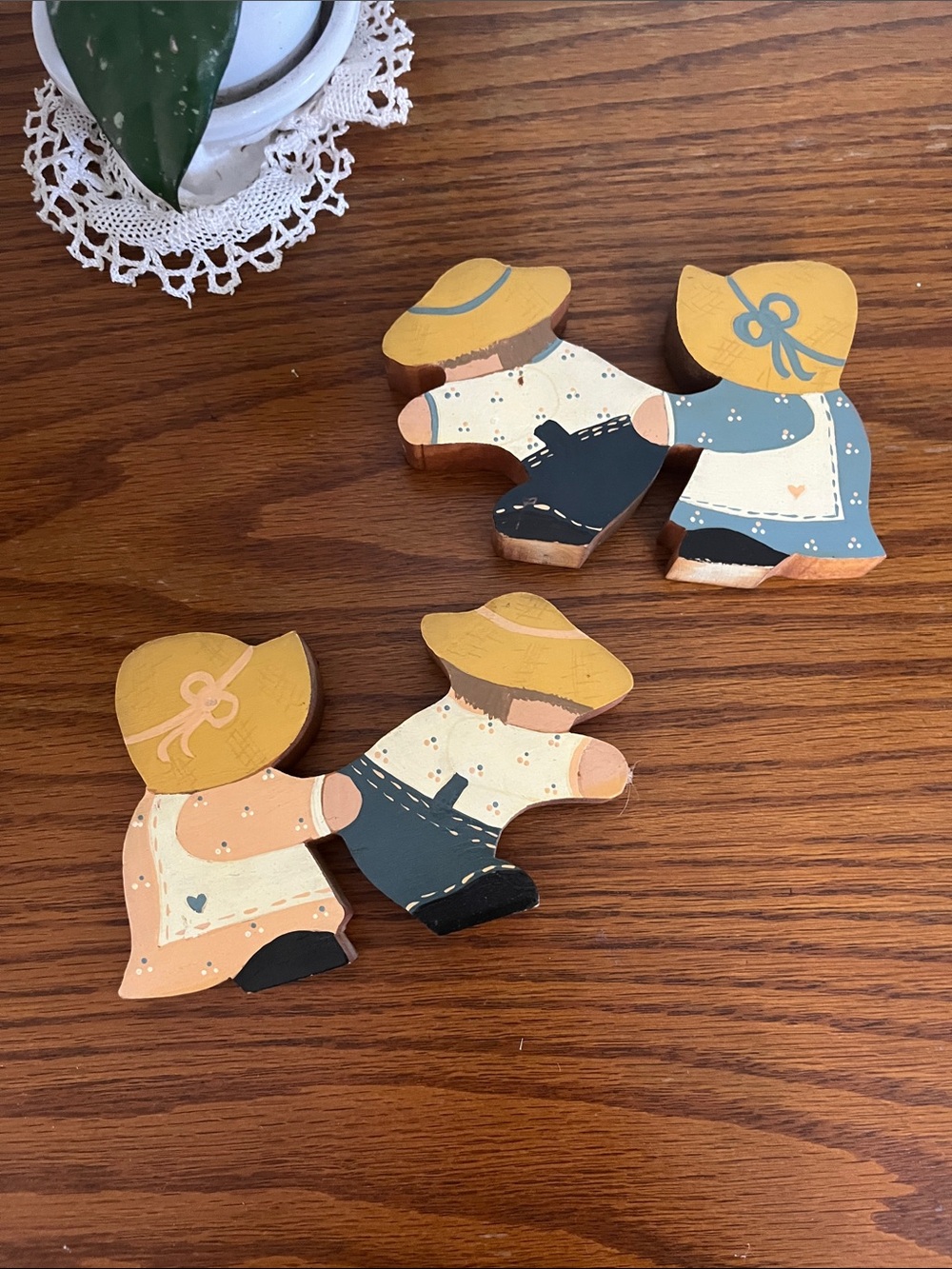 Hand-Painted Wooden Sunbonnet Kids play tug of war Set - Yellow & Blue